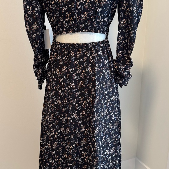NWT - Astr Black Floral Long Sleeve Dress - Picture 5 of 10